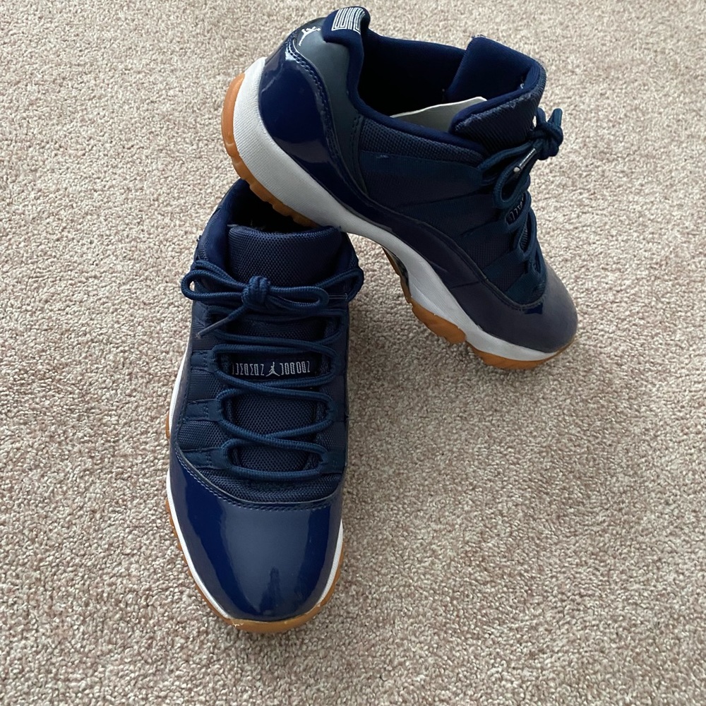 Jordan 11 Navy Gum